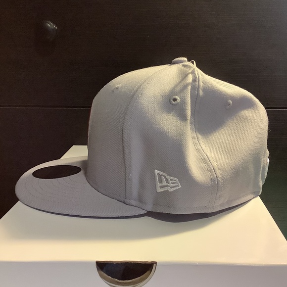 New York Yankees Grey New Era Fitted MLB Baseball Hat Cap 7 1/4 BRAND NEW - Picture 7 of 11